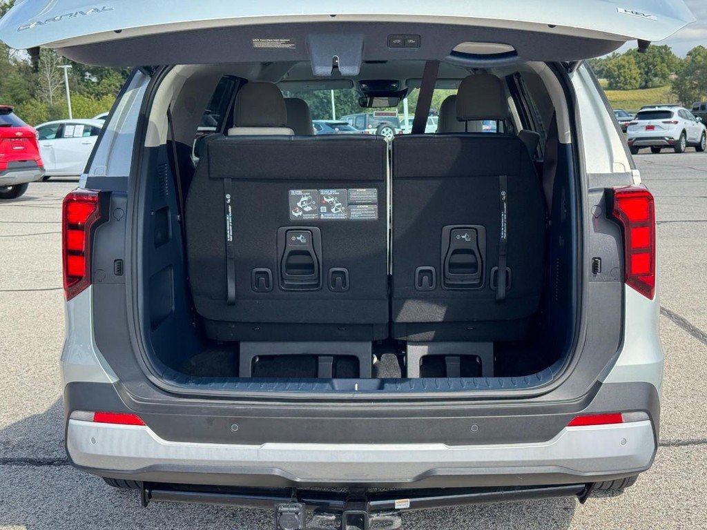 Used 2025 Kia Carnival EX FWD image 7