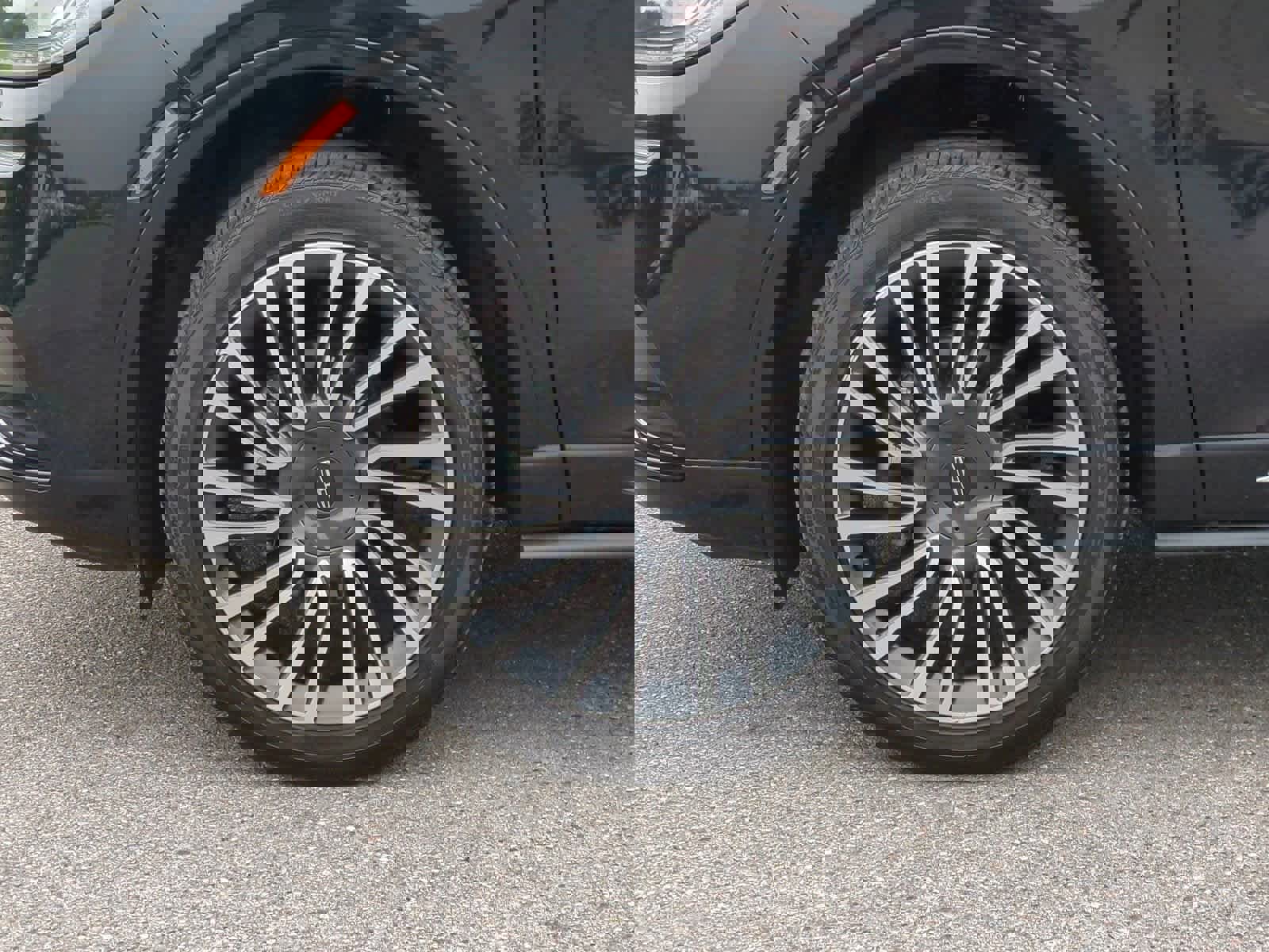 Used 2022 Lincoln Corsair Reserve w/ Sport Package image 14