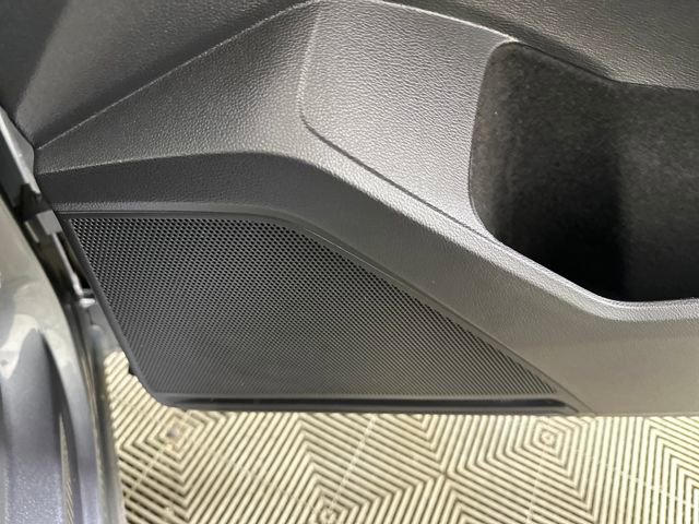 Used 2021 Volkswagen Tiguan SE image 29