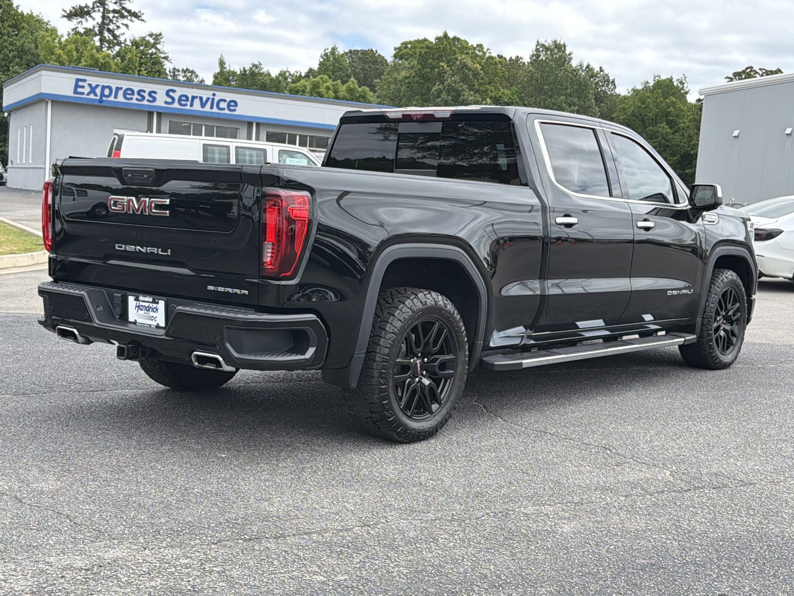 Used 2024 GMC Sierra 1500 Denali w/ Technology Package AWD/4WD image 17