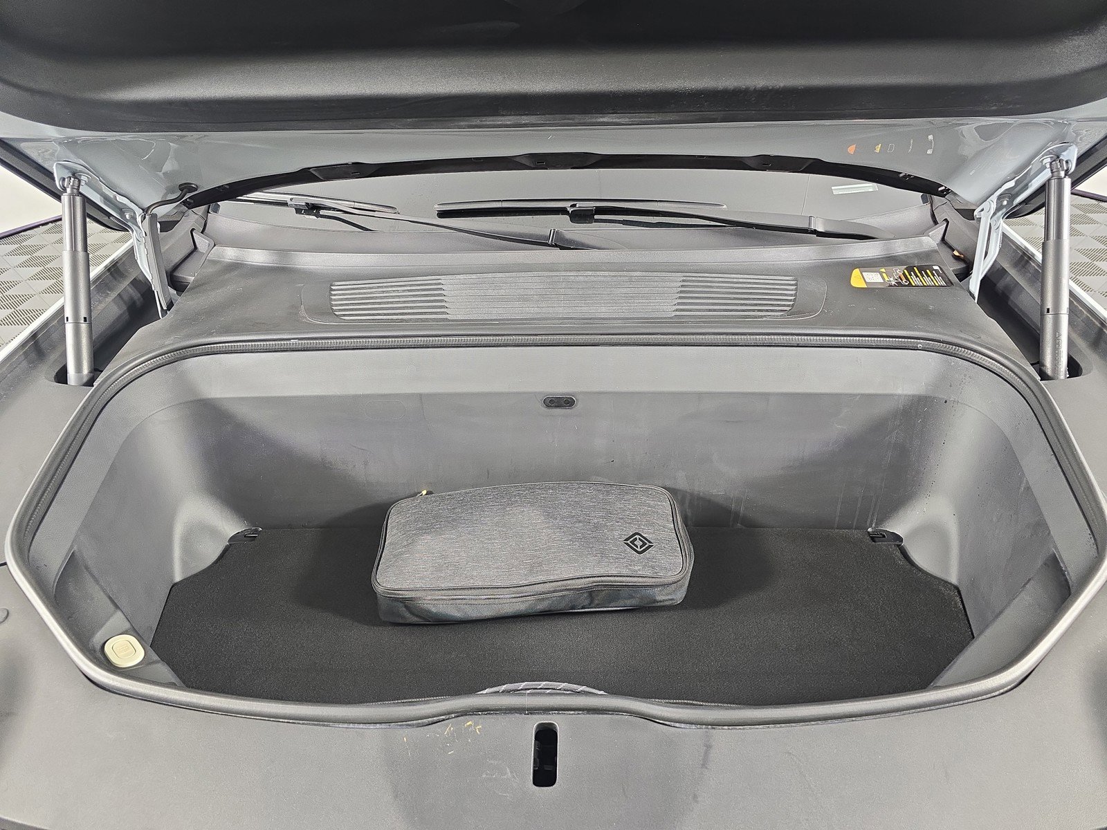 Used 2022 Rivian R1T Adventure image 14