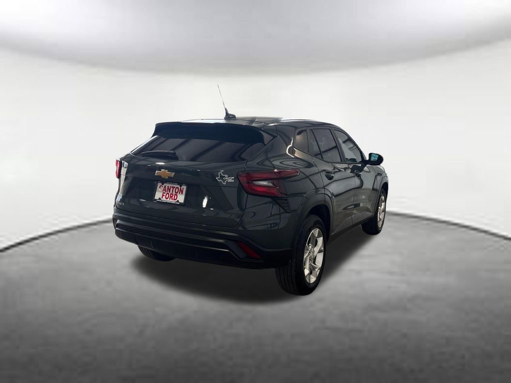Used 2025 Chevrolet Trax LS w/ LS Convenience Package image 5
