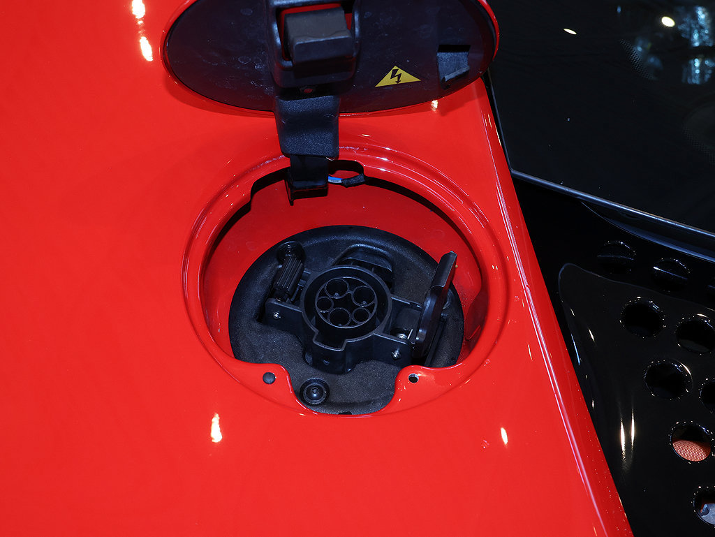 Certified 2023 Ferrari SF90 Stradale AWD/4WD image 92