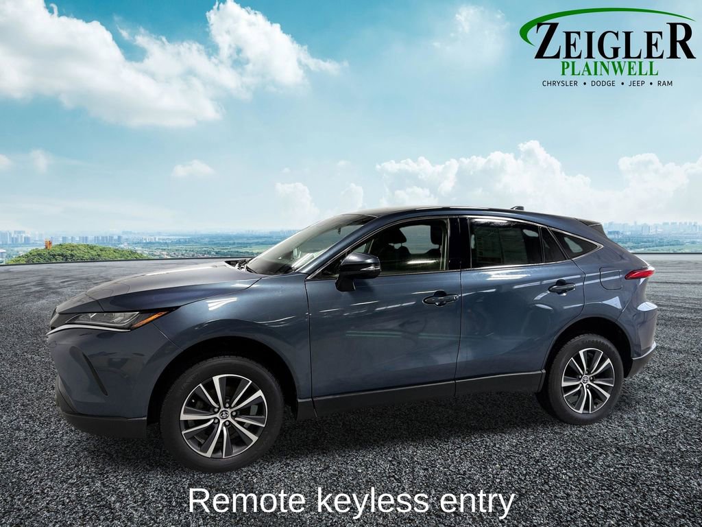 Used 2022 Toyota Venza LE image 3