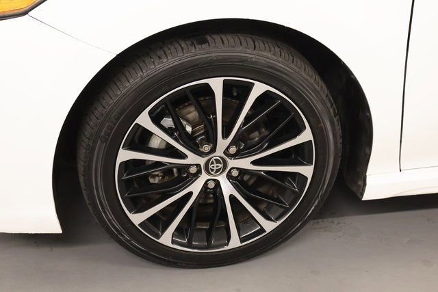 Used 2020 Toyota Camry SE w/ Carpet Mat Package FWD image 8