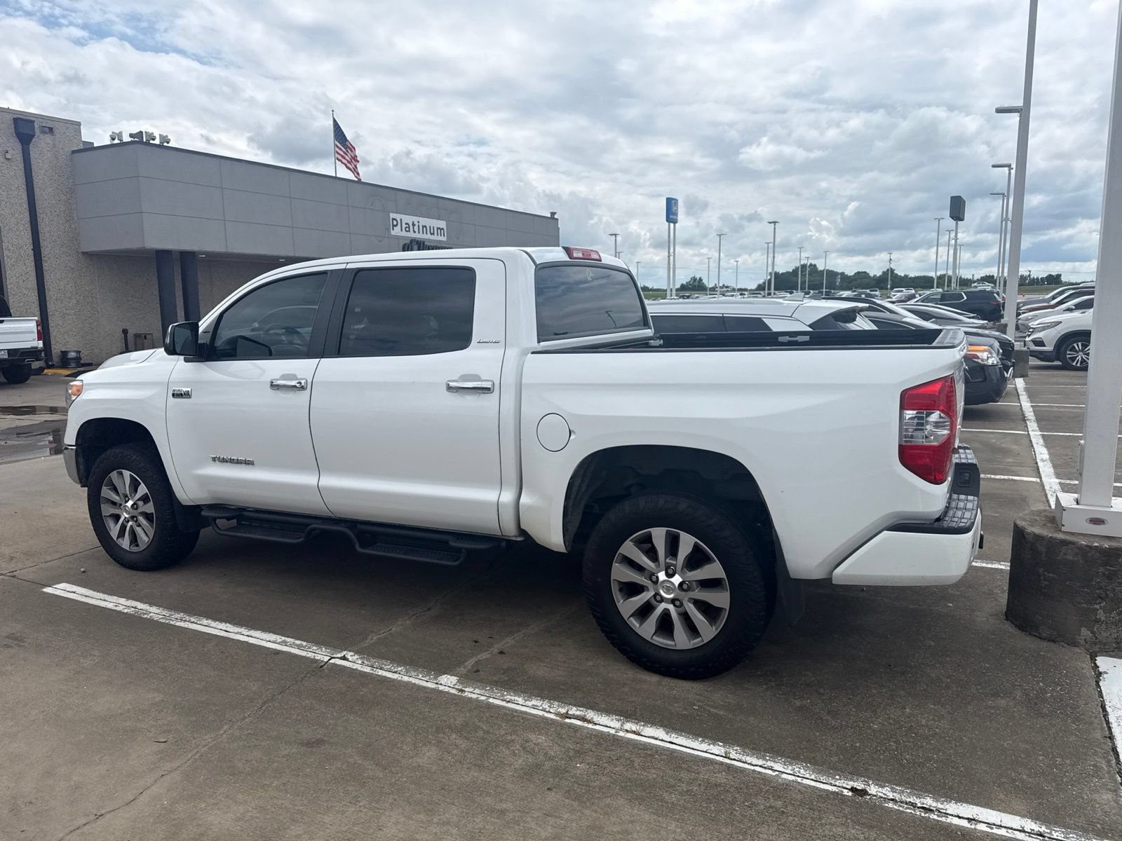 Used 2016 Toyota Tundra Limited w/ Limited Premium Package AWD/4WD image 5