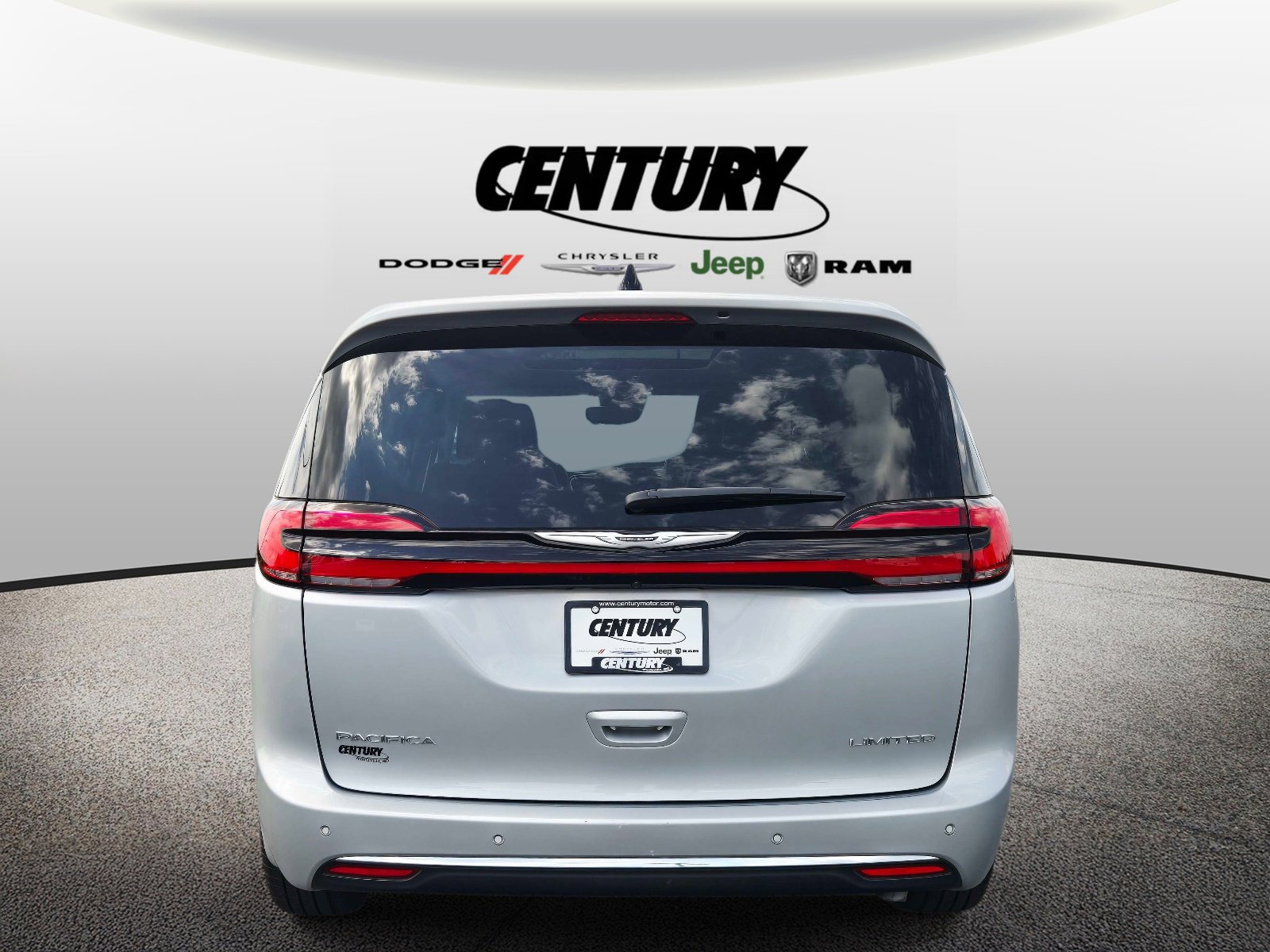 Used 2024 Chrysler Pacifica Limited image 5