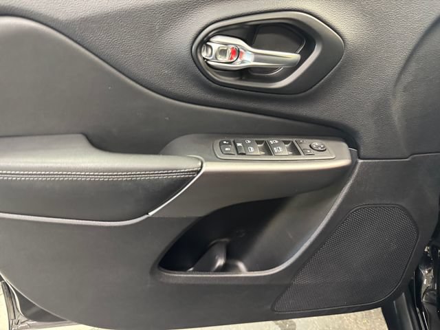 Used 2022 Jeep Cherokee Latitude Lux AWD/4WD image 25