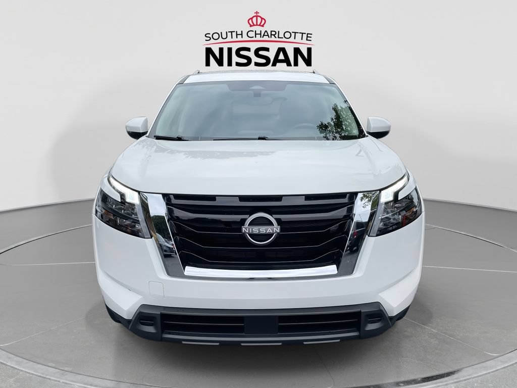 Used 2025 Nissan Pathfinder SV AWD/4WD image 2
