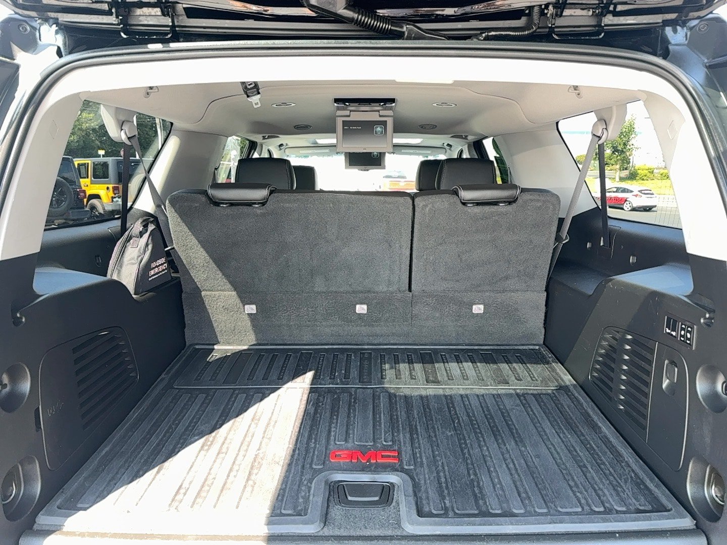 Used 2019 GMC Yukon XL Denali w/ Open Road Package AWD/4WD image 11
