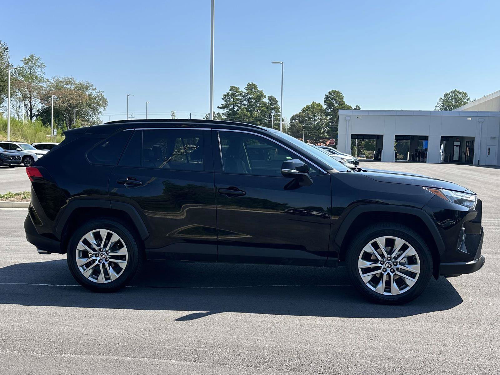 Used 2023 Toyota RAV4 XLE Premium FWD image 28