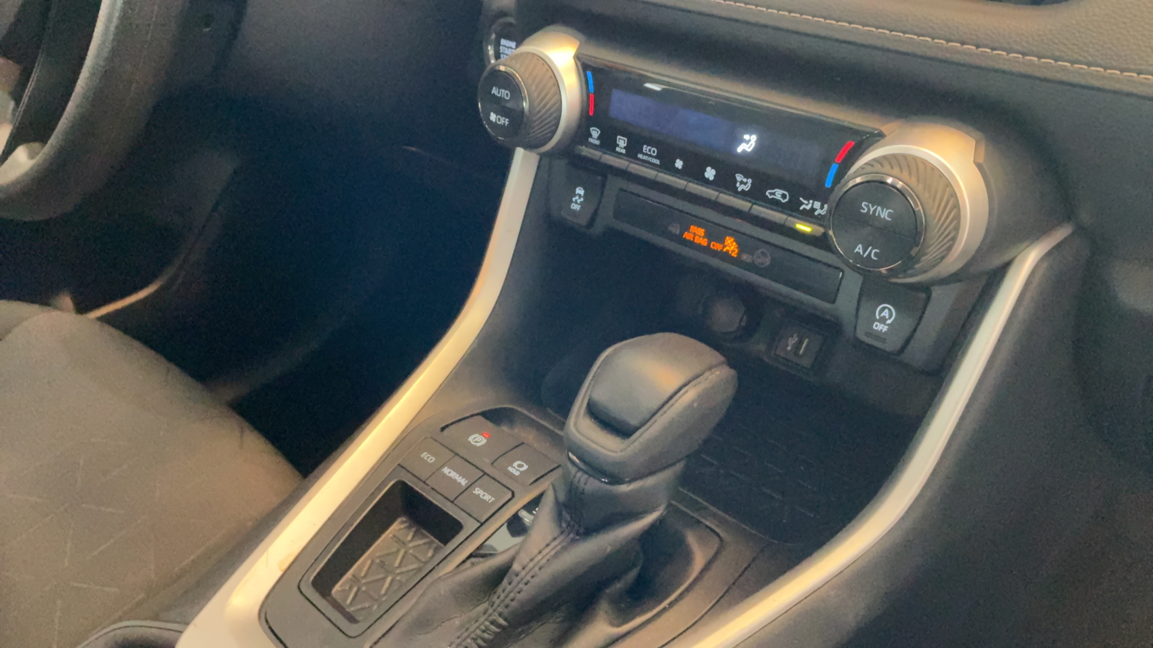 Certified 2024 Toyota RAV4 XLE FWD image 39