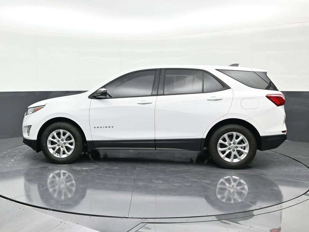 Used 2018 Chevrolet Equinox LS image 2