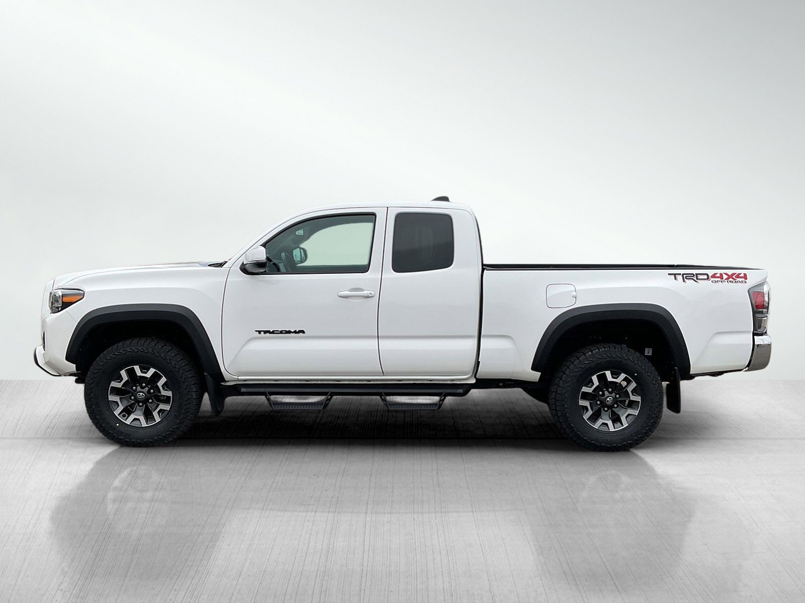 Used 2023 Toyota Tacoma TRD Off-Road image 2