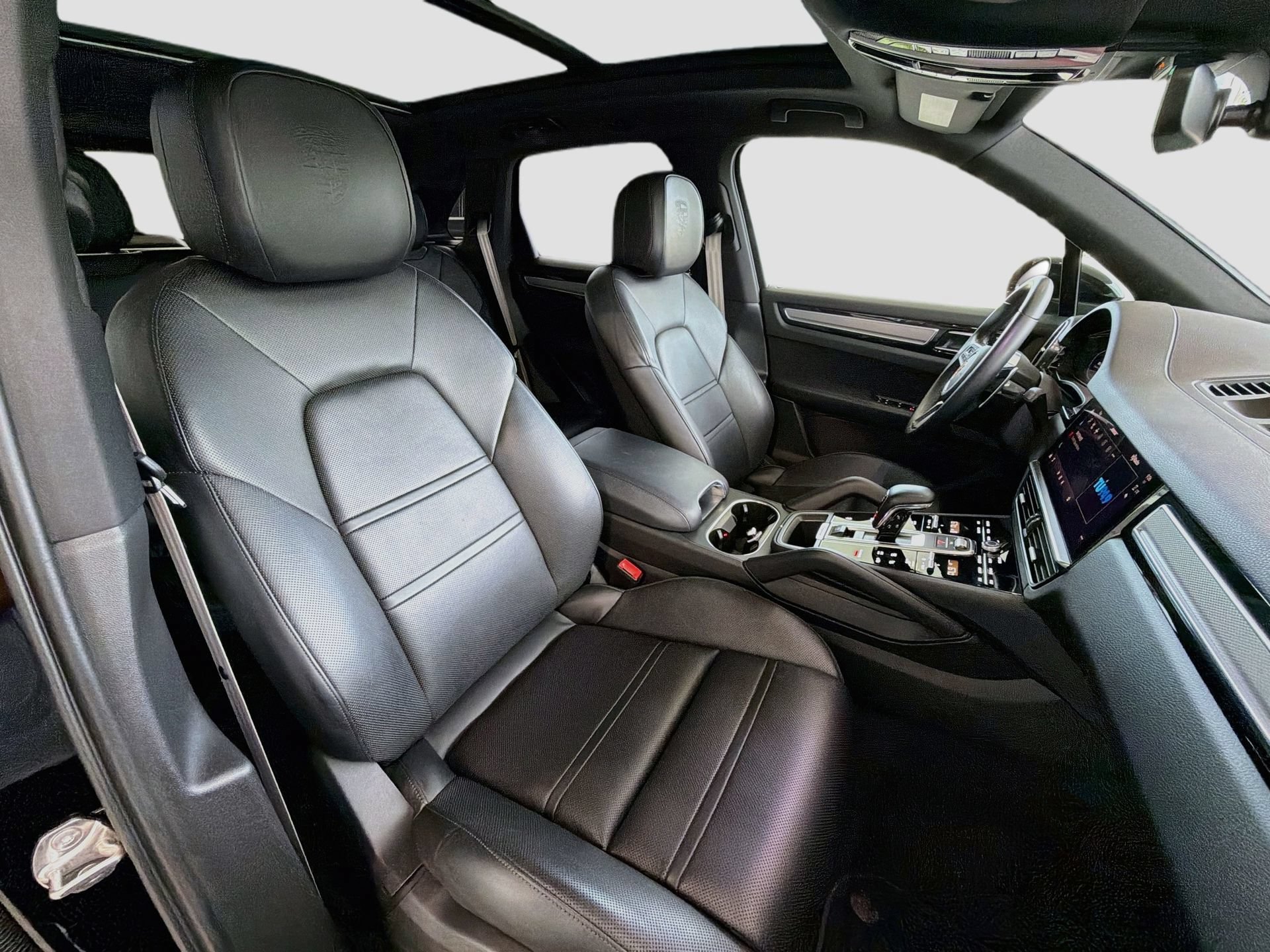 Used 2023 Porsche Cayenne AWD/4WD image 18