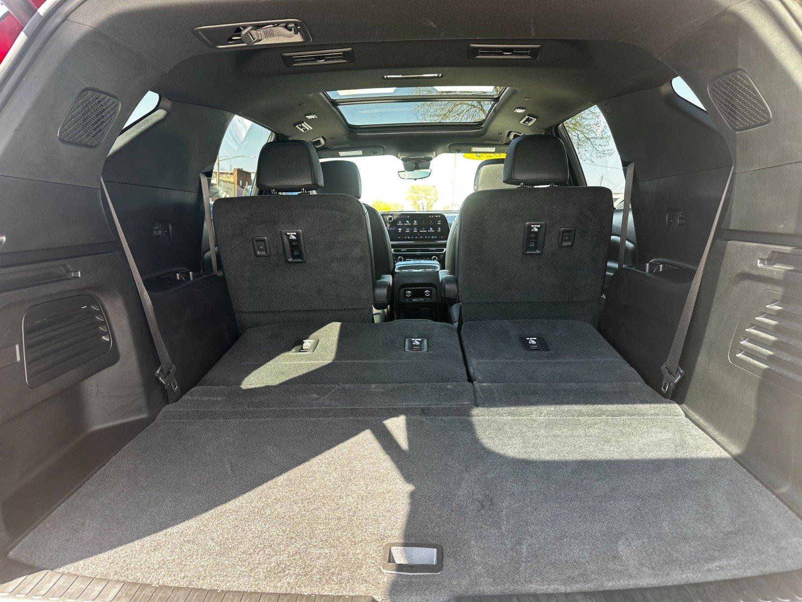 Used 2024 Chevrolet Traverse RS w/ LPO, Floor Liner Package image 25