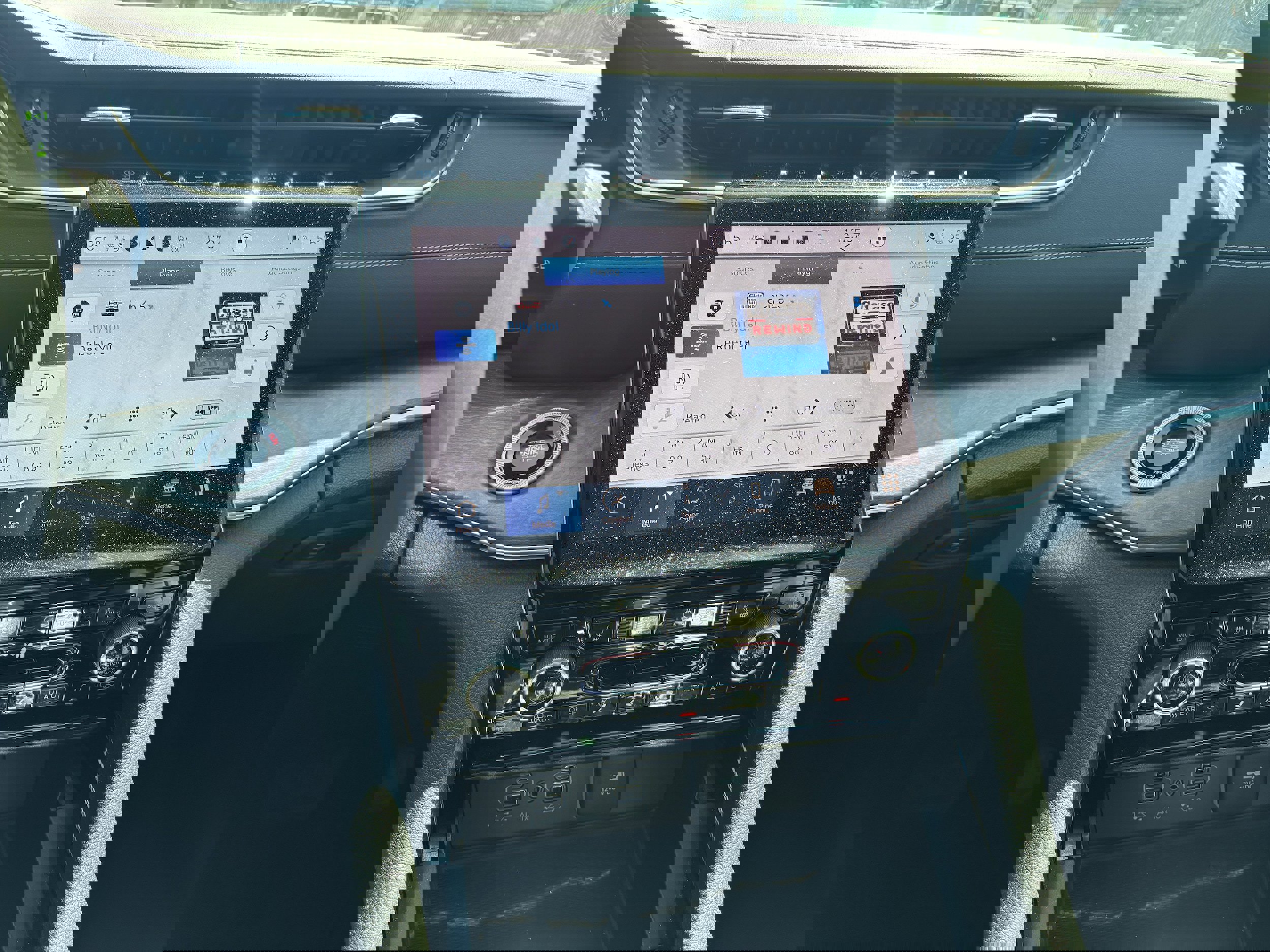 Used 2024 Jeep Grand Cherokee Overland w/ Luxury Tech Group IV image 14