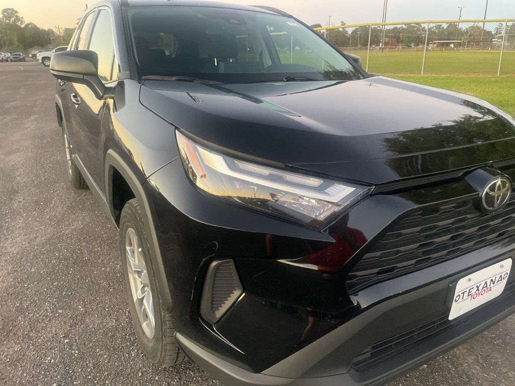Used 2025 Toyota RAV4 LE image 9