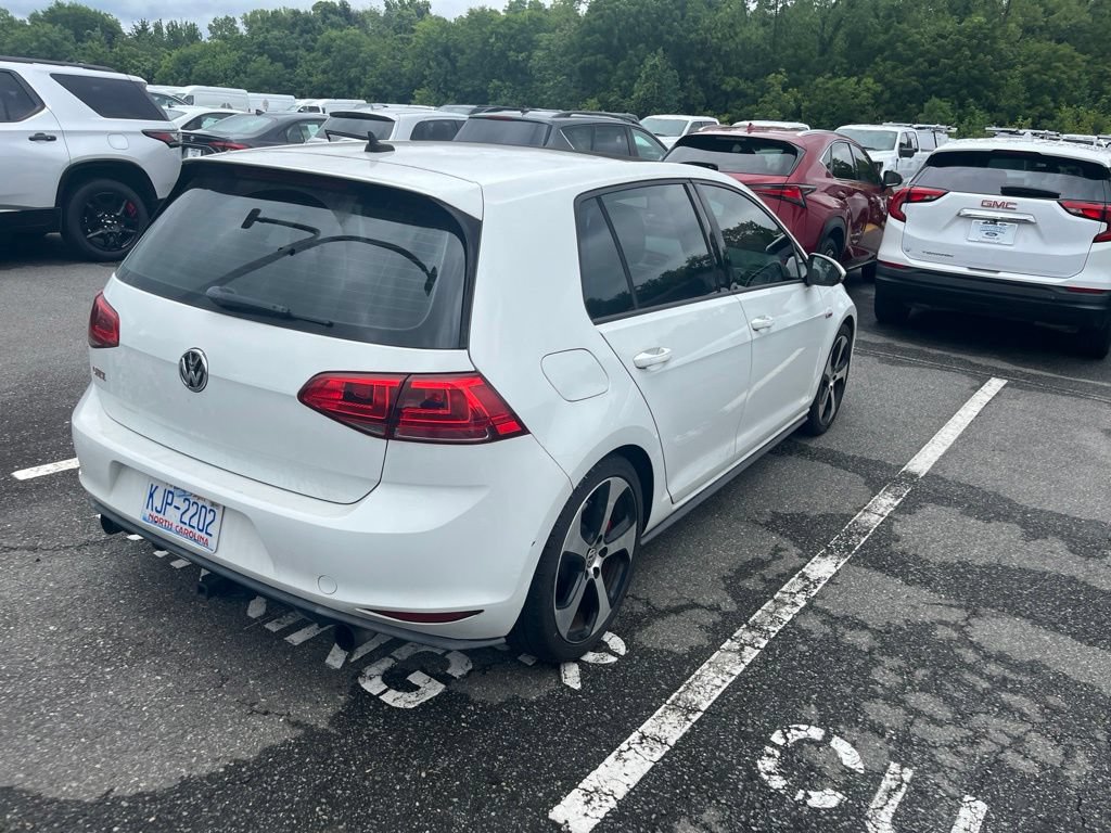 Used 2017 Volkswagen GTI SE FWD image 10