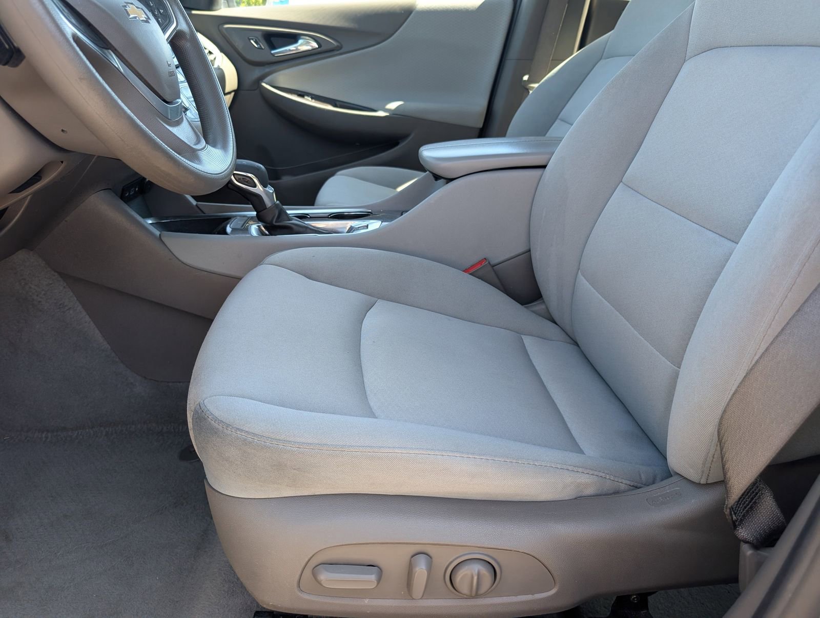 Used 2022 Chevrolet Malibu LT FWD image 15