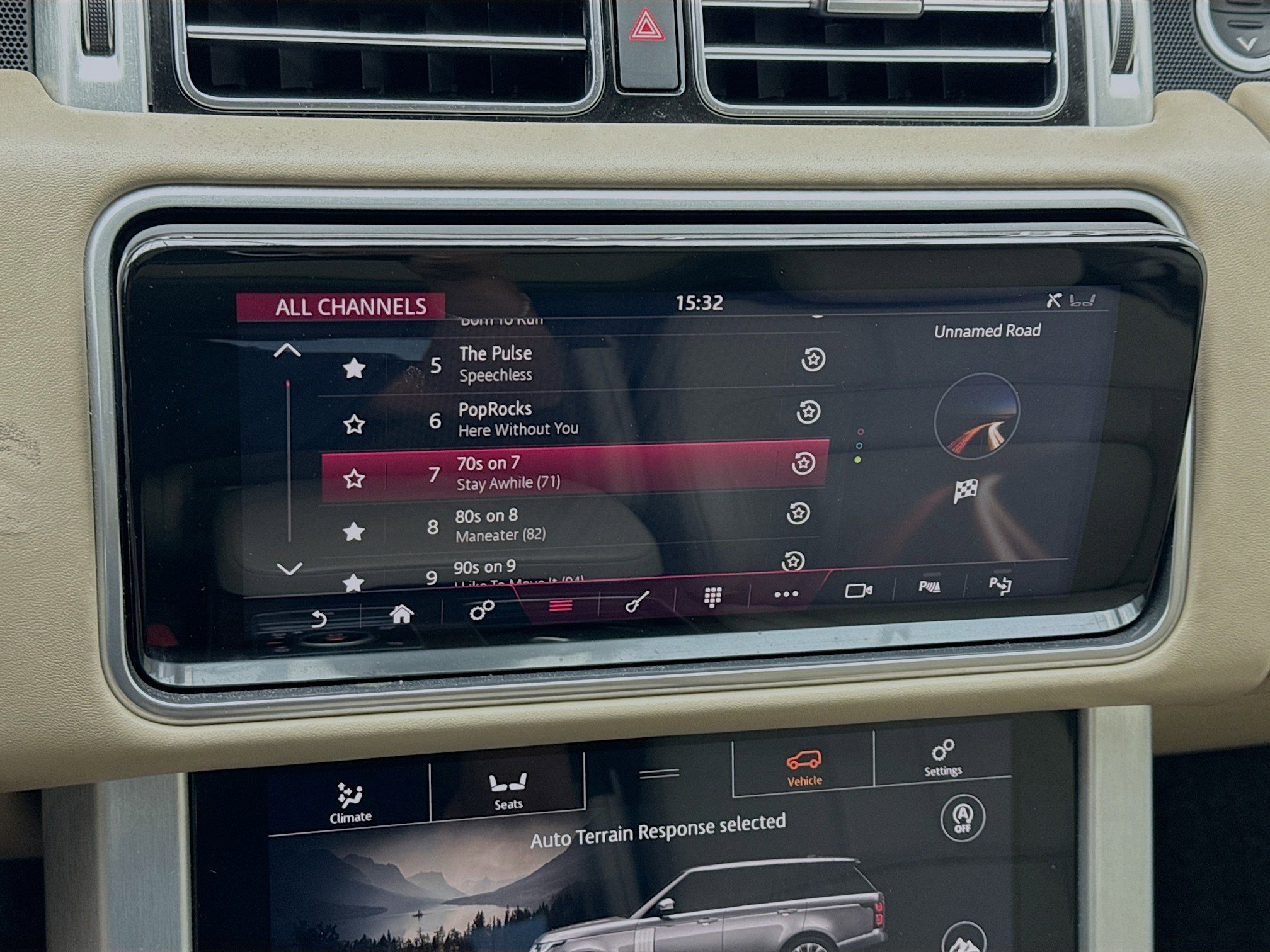 Used 2020 Land Rover Range Rover HSE image 11