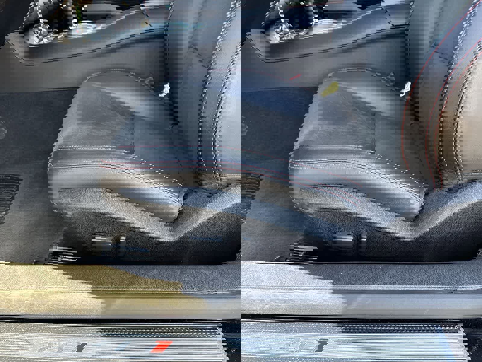 Used 2013 Chevrolet Camaro ZL1 image 18