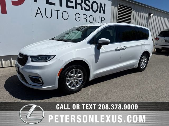 Used 2023 Chrysler Pacifica Touring-L FWD image 8