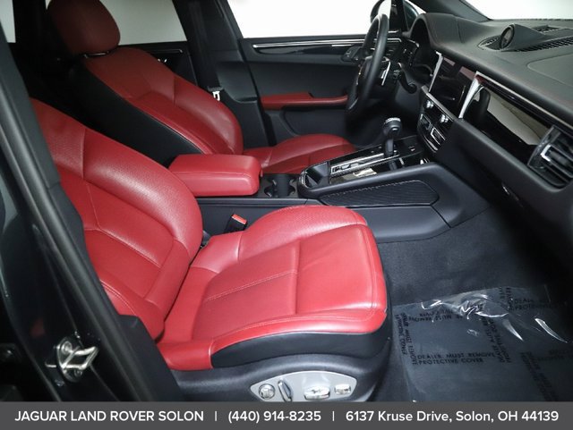 Used 2023 Porsche Macan AWD/4WD image 30