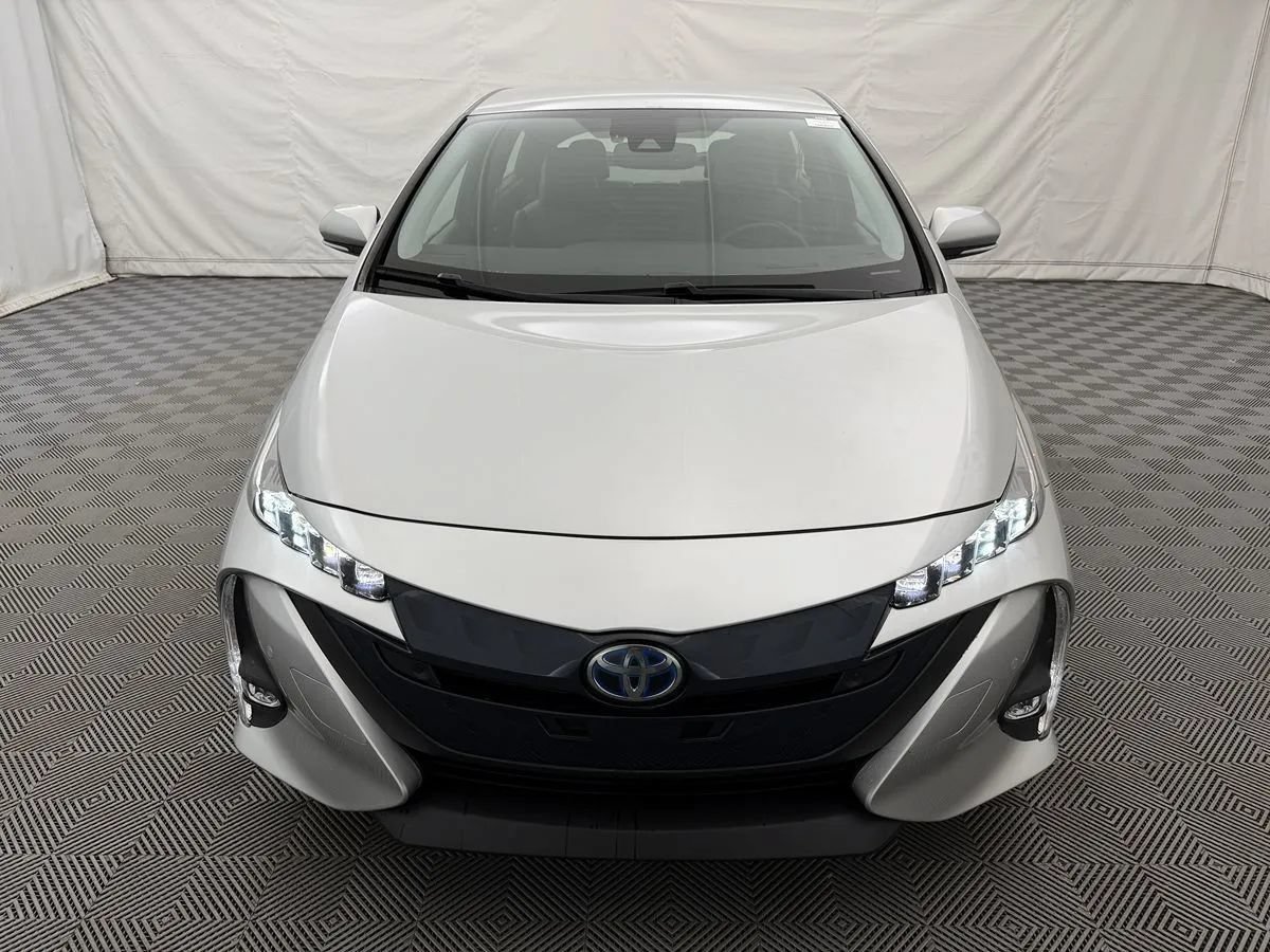 Used 2017 Toyota Prius Prime Advanced FWD image 3