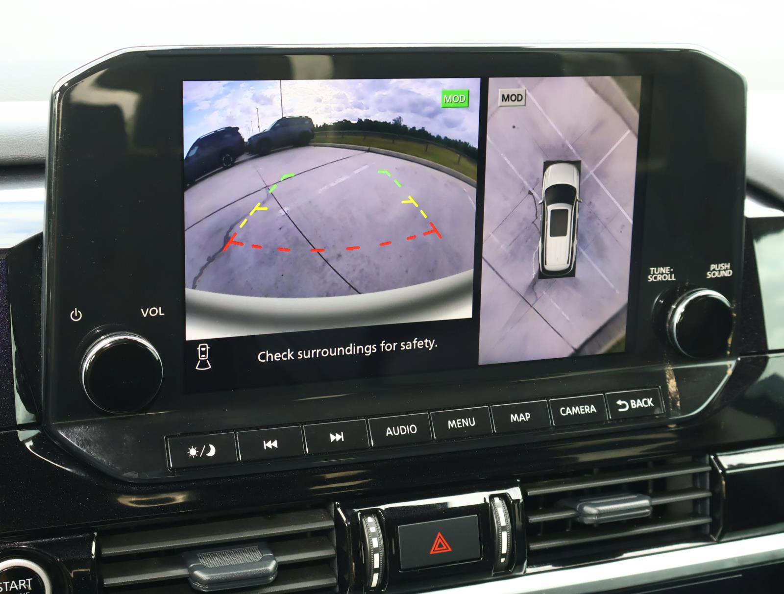 Used 2024 Nissan Pathfinder SL FWD image 31