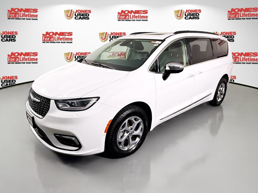 Used 2023 Chrysler Pacifica Limited AWD/4WD image 14