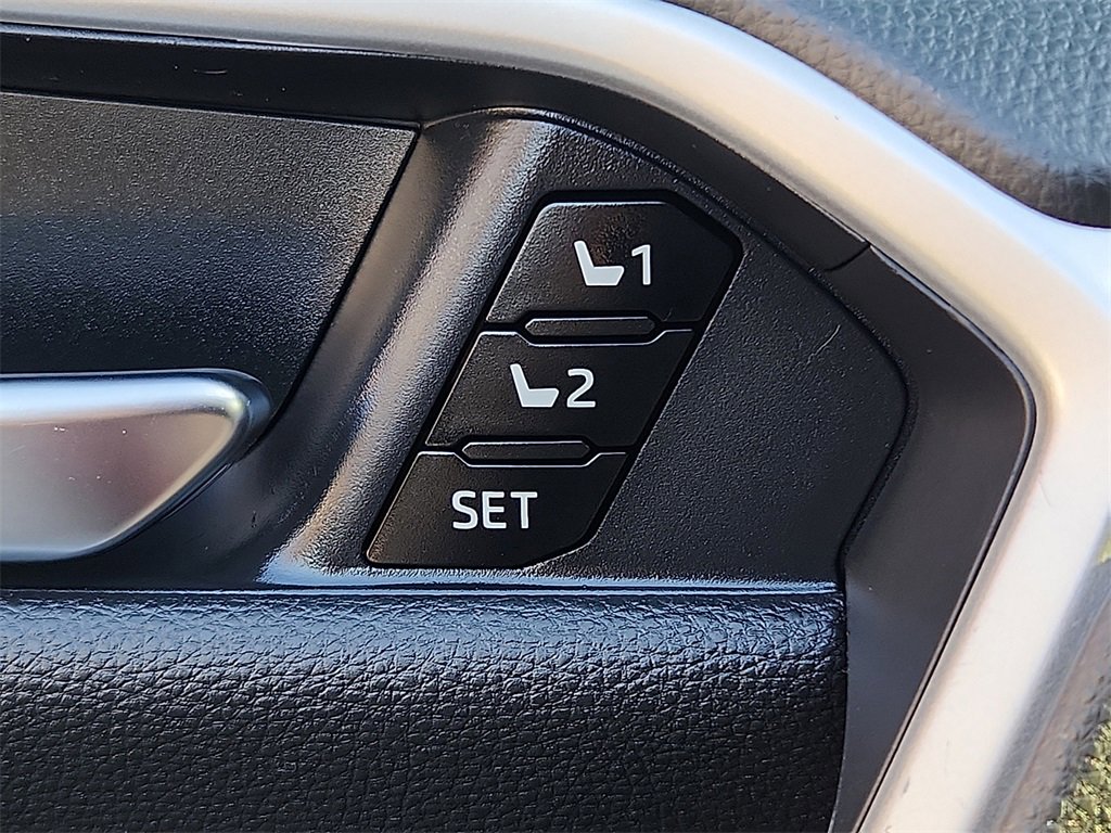 Used 2021 Toyota RAV4 Limited image 27