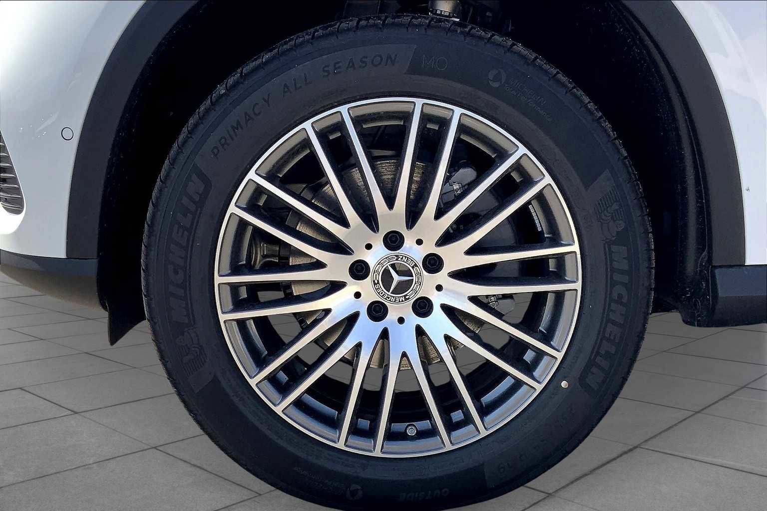 Certified 2025 Mercedes-Benz GLC 300 4MATIC image 18