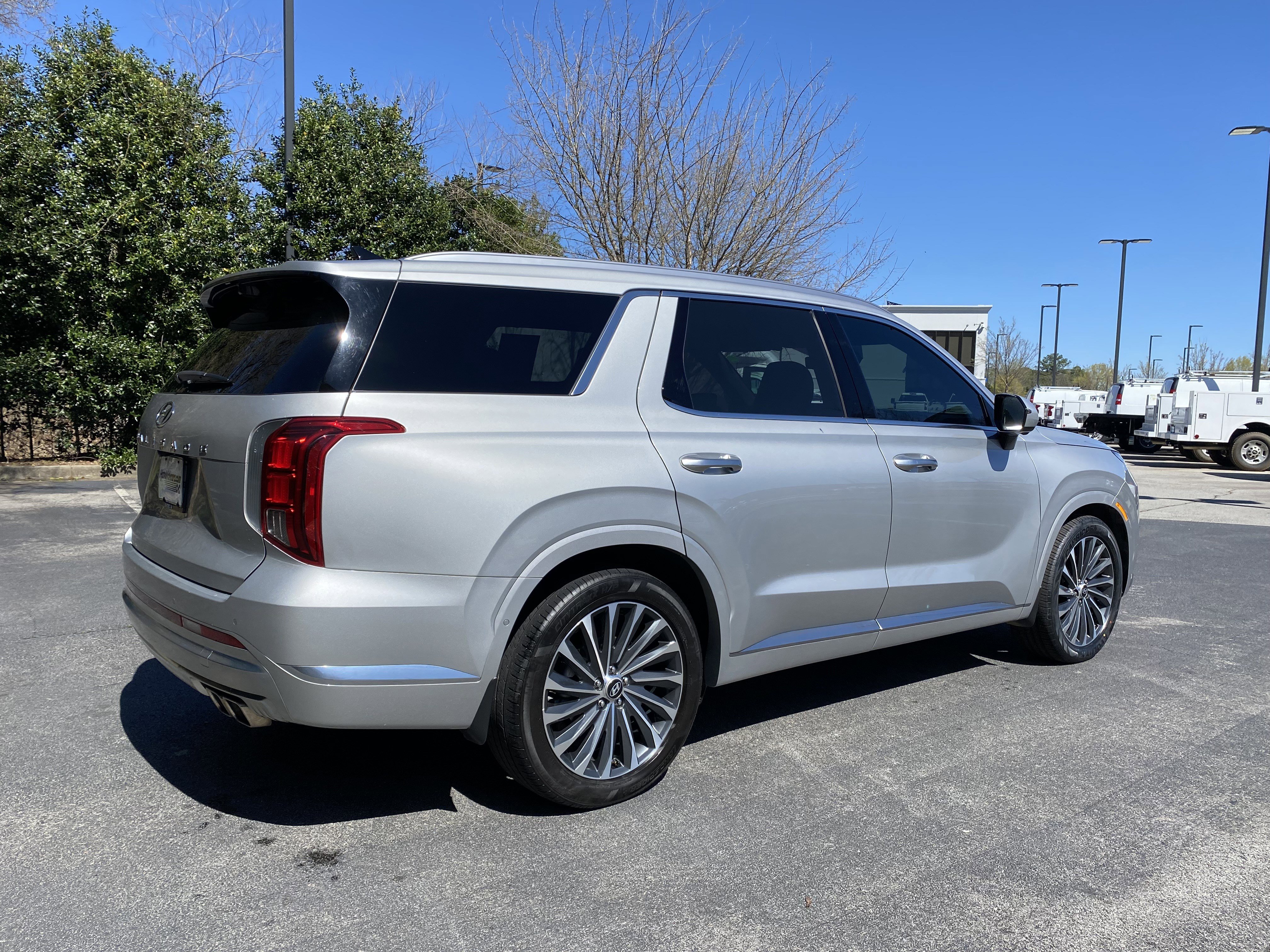 Used 2023 Hyundai Palisade Calligraphy image 9