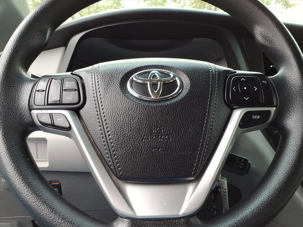 Used 2017 Toyota Sienna LE image 23