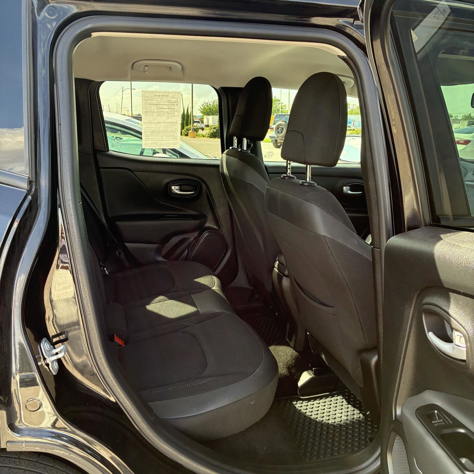 Used 2023 Jeep Renegade Latitude w/ Premium Group image 15