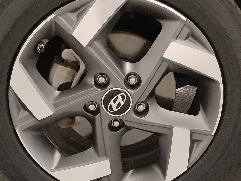 Used 2025 Hyundai Venue SEL FWD image 31