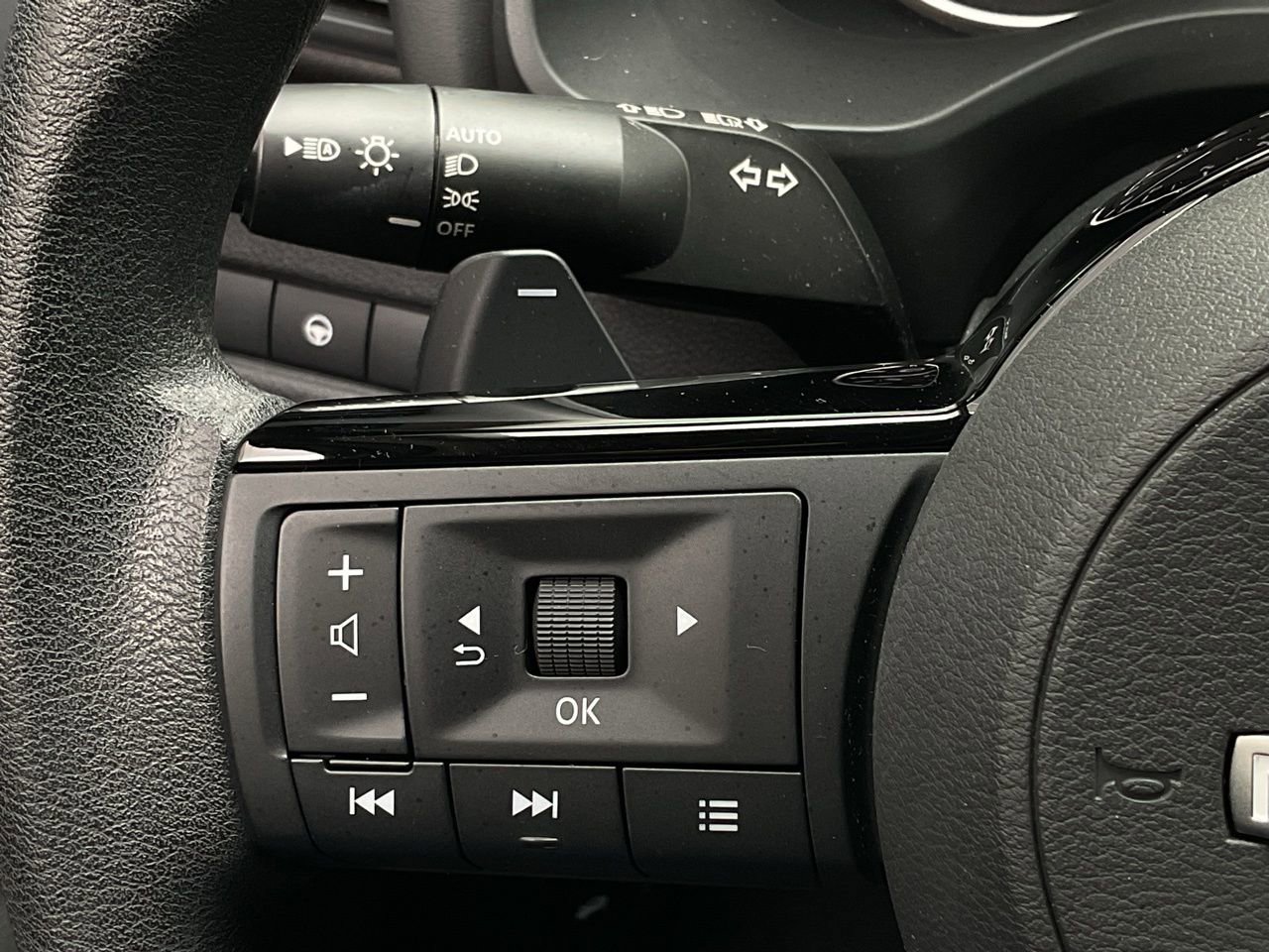 Used 2023 Nissan Rogue SV image 23