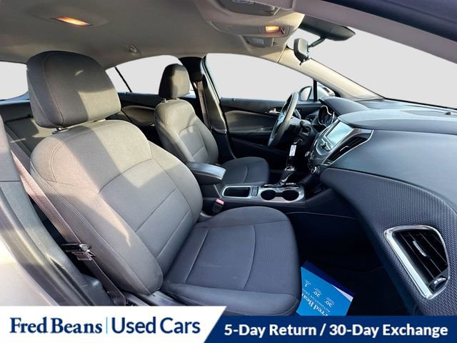 Used 2017 Chevrolet Cruze LT image 28