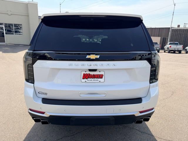 Used 2025 Chevrolet Suburban High Country image 4