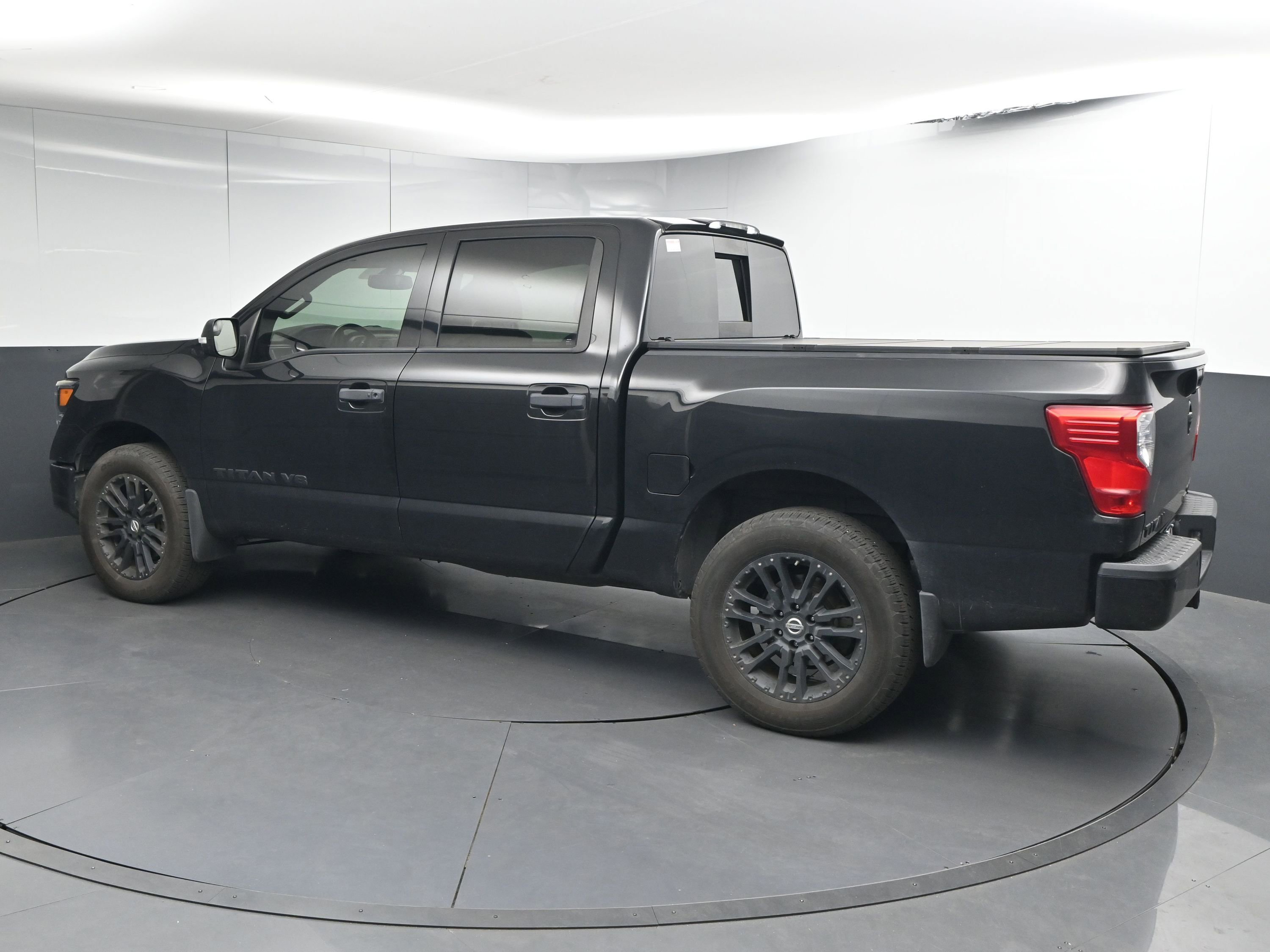 Used 2019 Nissan Titan SV w/ SV Convenience Package image 6