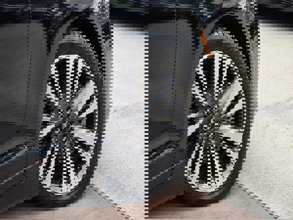 Used 2017 Lincoln MKZ Reserve image 13