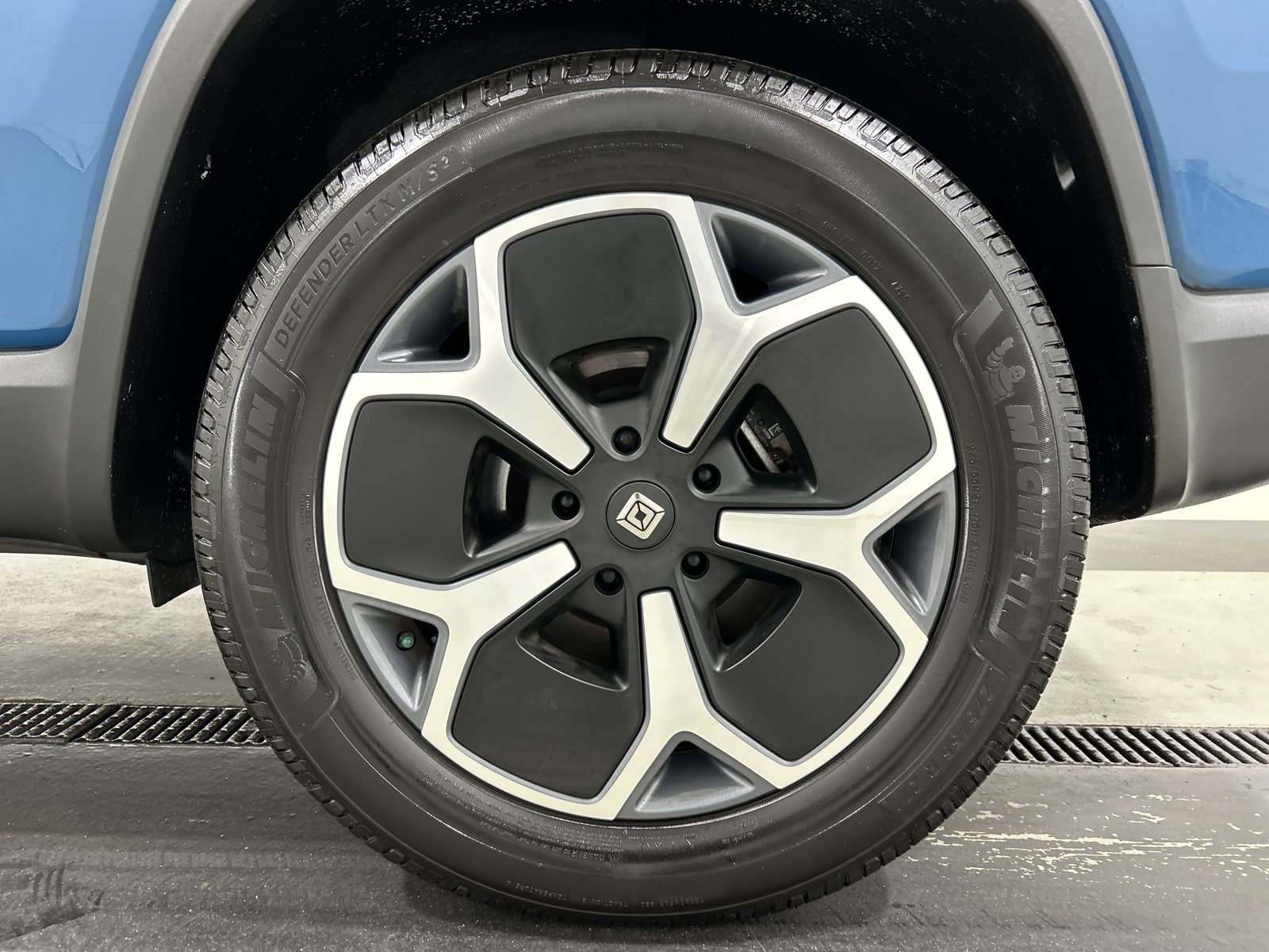 Used 2024 Rivian R1S Adventure AWD/4WD image 10