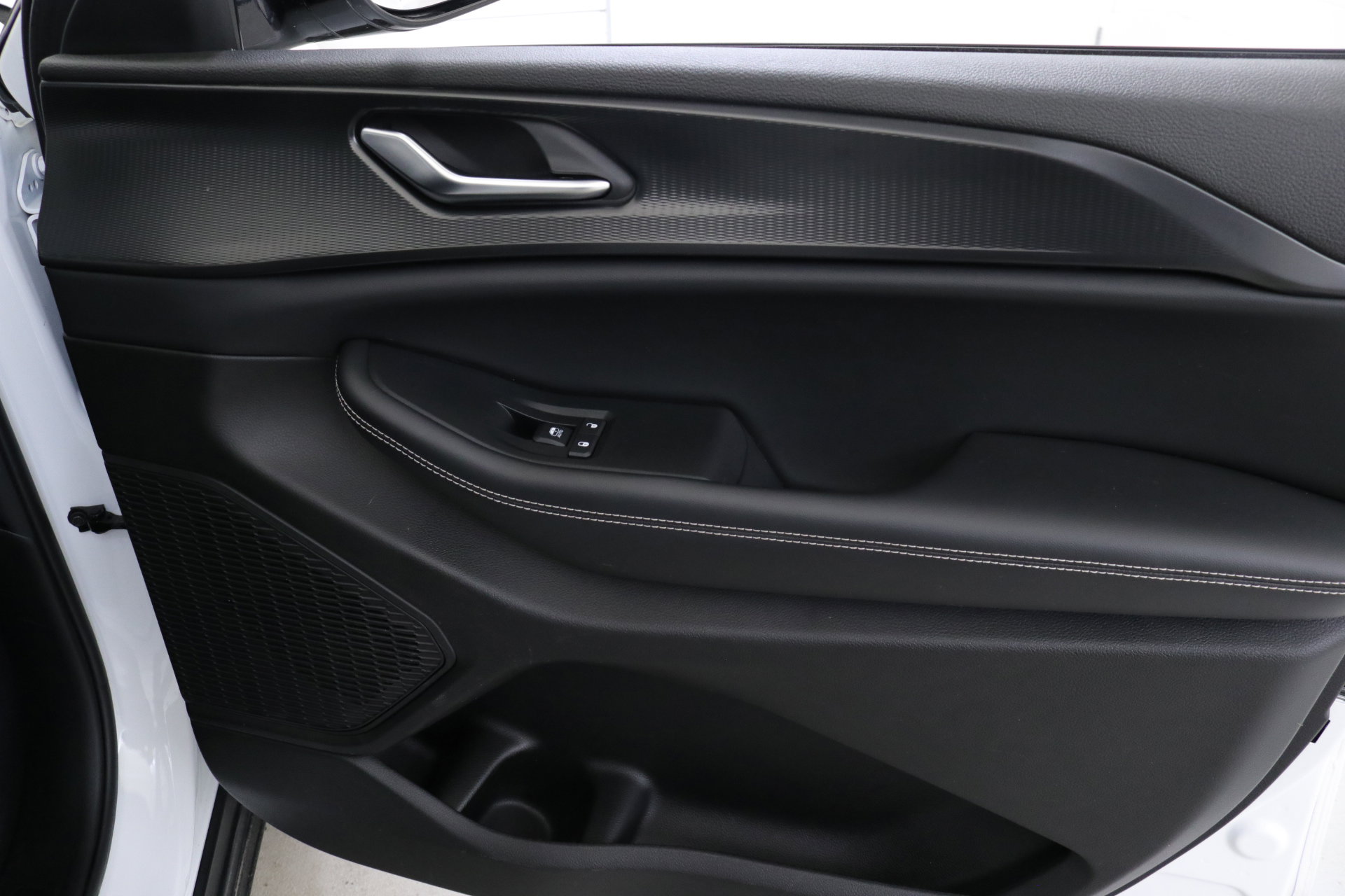 Used 2023 Jeep Grand Cherokee Altitude image 30