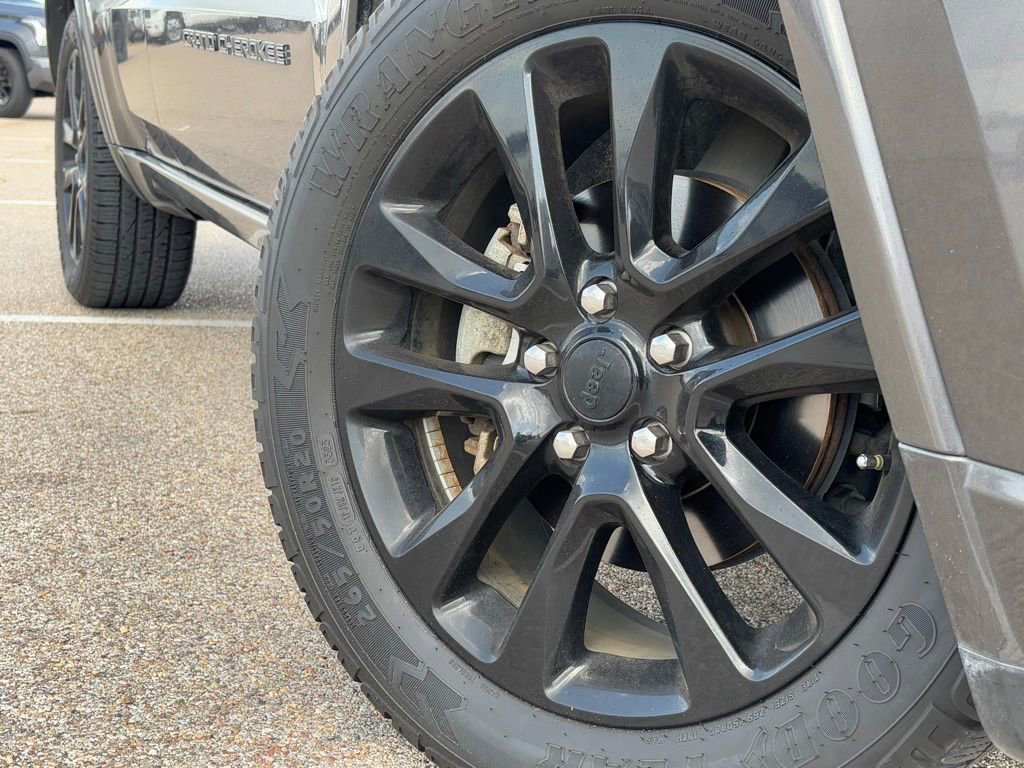 Used 2018 Jeep Grand Cherokee Altitude image 2