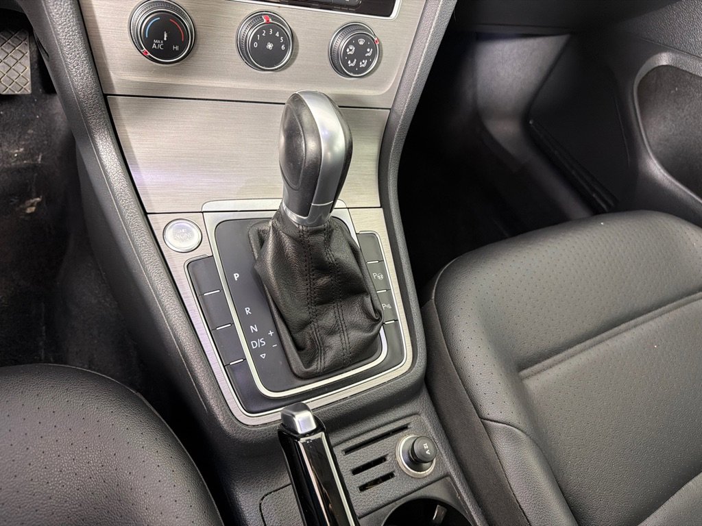 Used 2016 Volkswagen Golf SE w/ Lighting Package FWD image 18