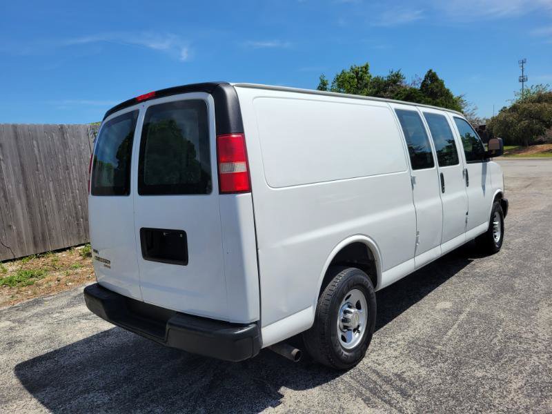 Used 2011 Chevrolet Express 3500 Extended RWD image 32