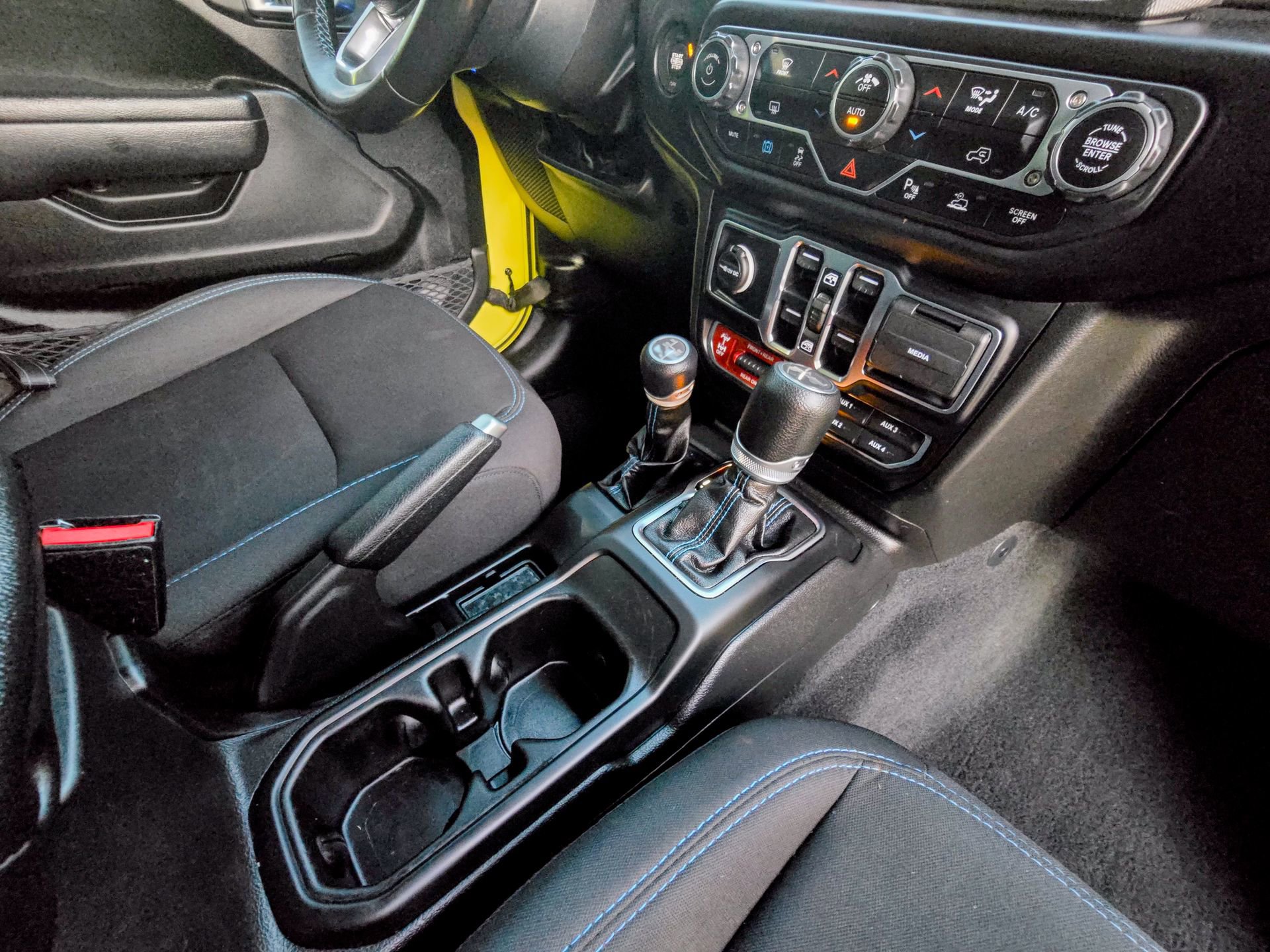 Used 2022 Jeep Wrangler Unlimited Rubicon 4xe w/ Safety Group image 19