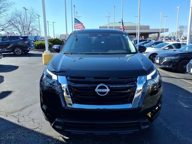 Used 2025 Nissan Pathfinder S w/ Cargo Package image 8
