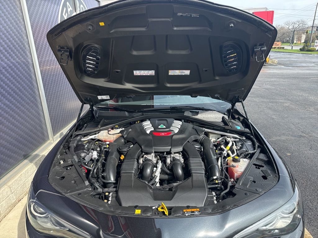 Used 2018 Alfa Romeo Giulia Quadrifoglio image 12